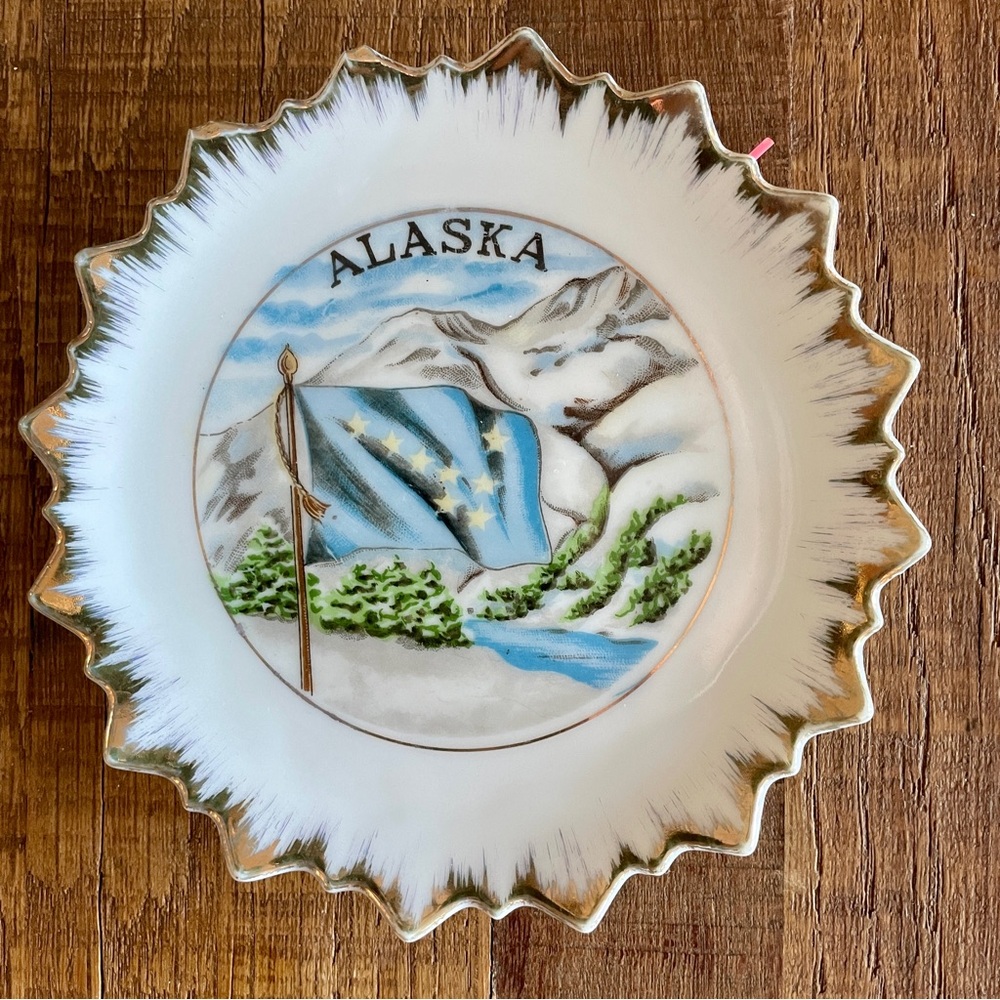 Vintage 1960's Alaska Souvenir Mini Porcelain Collector State Plate Gold Edge 5"